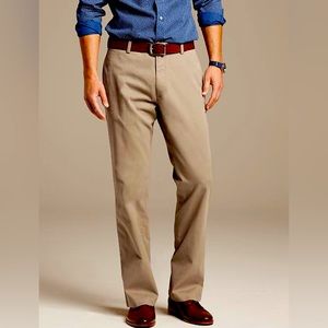Banana Republic Size 33/30 Gavin Straight Fit Chino